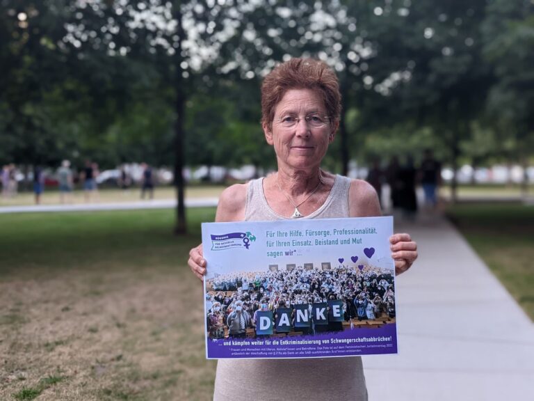 Pressemitteilung: Bündnis für sexuelle Selbstbestimmung begrüßt Streichungvon § 219 StGB und dankt Ärzt*innen mit bundesweiter Aktion