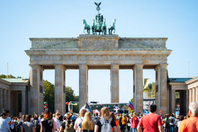 Pressemitteilung: „Legal, einfach, fair“ Bundesweite Proteste für die Legalisierung des Schwangerschaftsabbruchs zum Safe Abortion Day am 28.09.2024